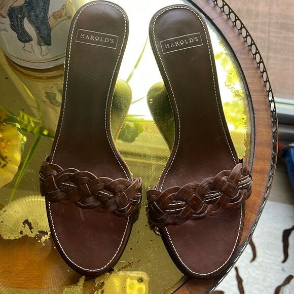 Harold’s like new leather mule - Picture 1 of 5